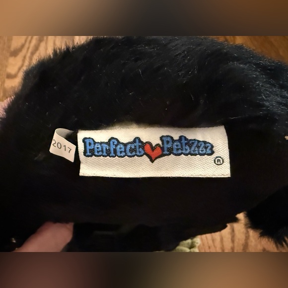 Perfect Petzzz Sleeping Cat Plush - Black and White Realistic Breathing. - Picture 4 of 5